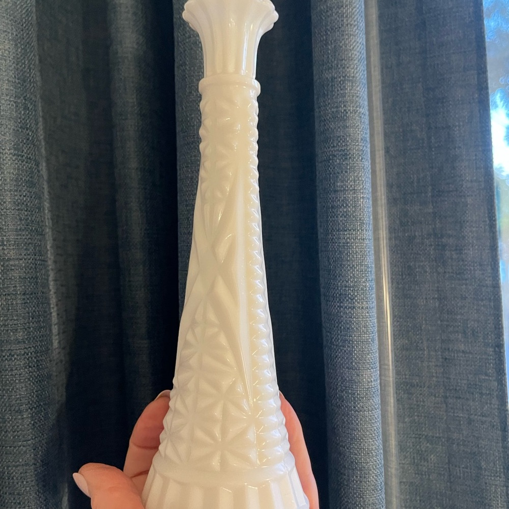 Vintage anchor hocking milk glass vase stars & bars pattern 12”